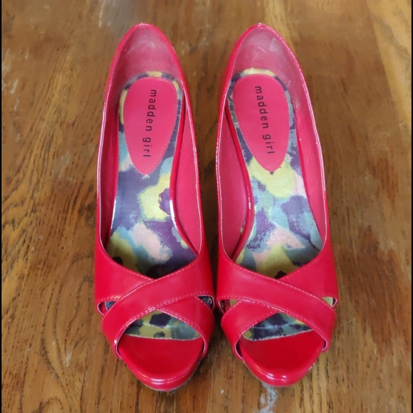 EUC Patent red peep toe pumps - Picture 2 of 5